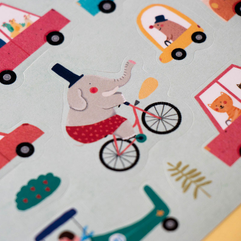 Actividad creativa con pegatinas